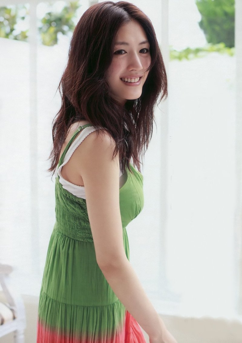綾瀬はるかさんは 才能豊かで好感度もとても高い女優さんです 美しい女優 モデルとセレブたち